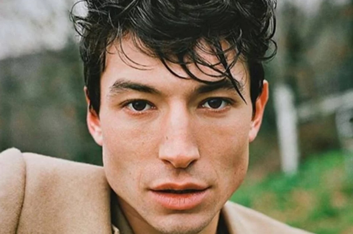 Ezra Miller se manifesta sobre acusação de assédio a criança de 12 anos