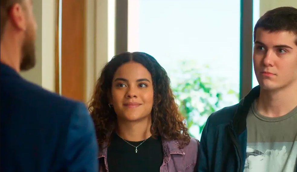 ‘Vai na Fé’: Theo vai morar com Rafa e Jenifer no apartamento de Clara