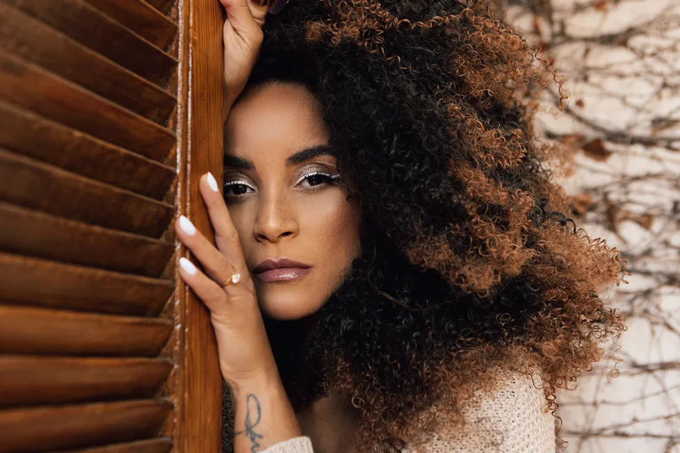 Domitila Barros revela noivado