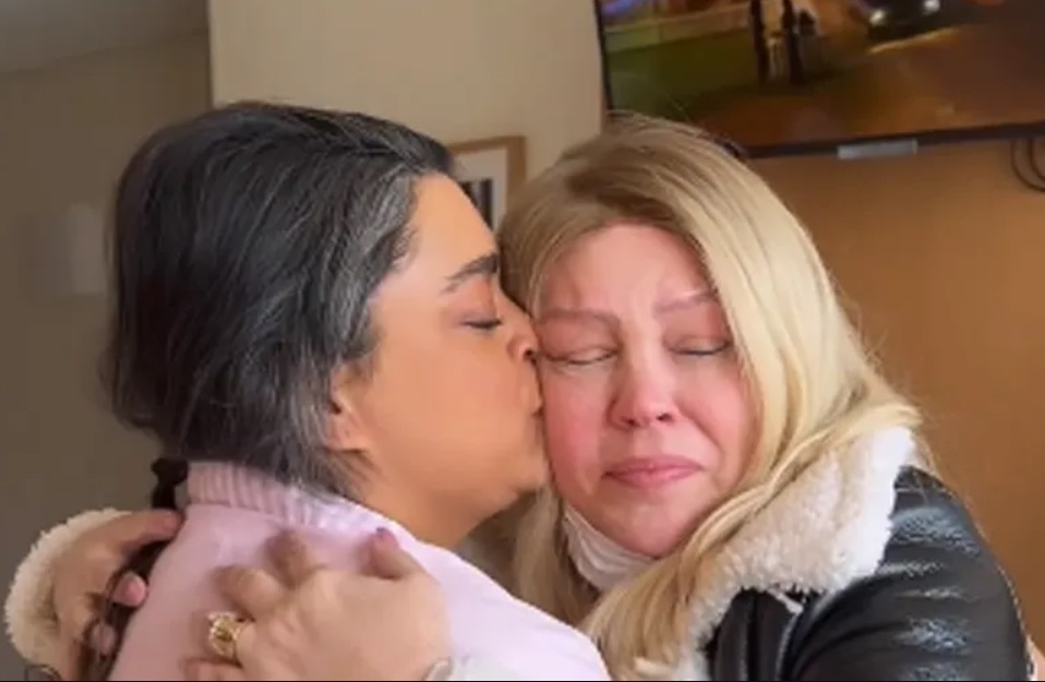 Preta Gil e Simony se emocionam em encontro