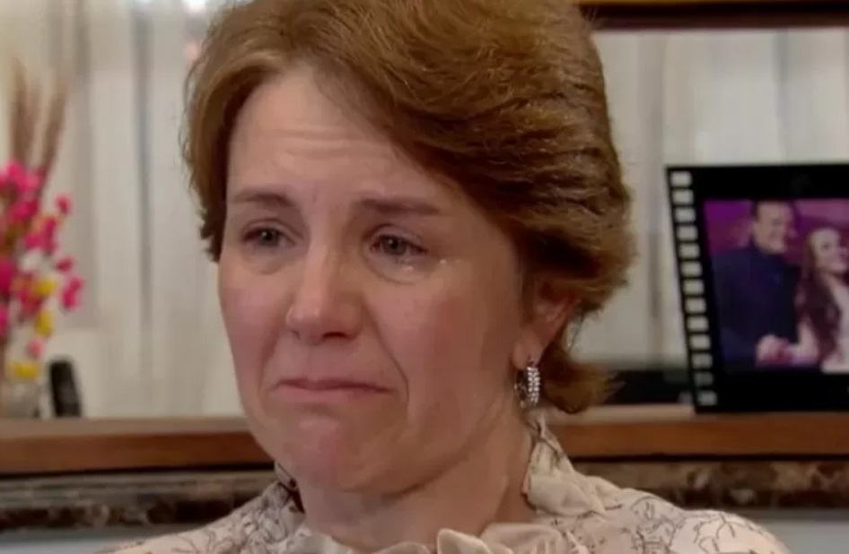 Mãe de Larissa Manoela passa mal e tem crise de choro em entrevista