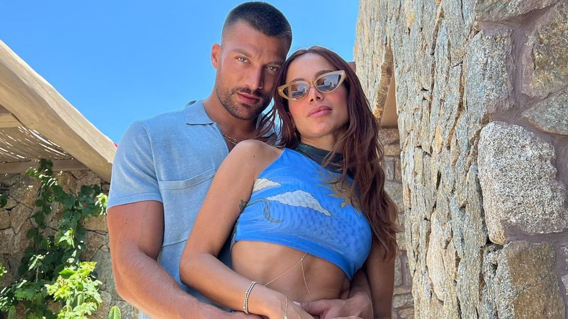 Anitta nega romance com Simone Susinna após fotos e vídeos