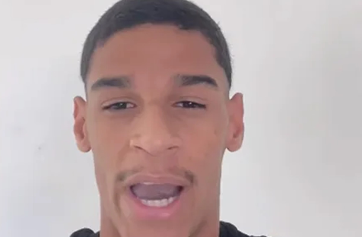 Luva de Pedreiro revela que será pai aos 21 anos