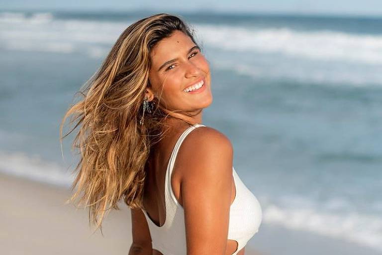 Giulia Costa rebate críticas sobre seu corpo