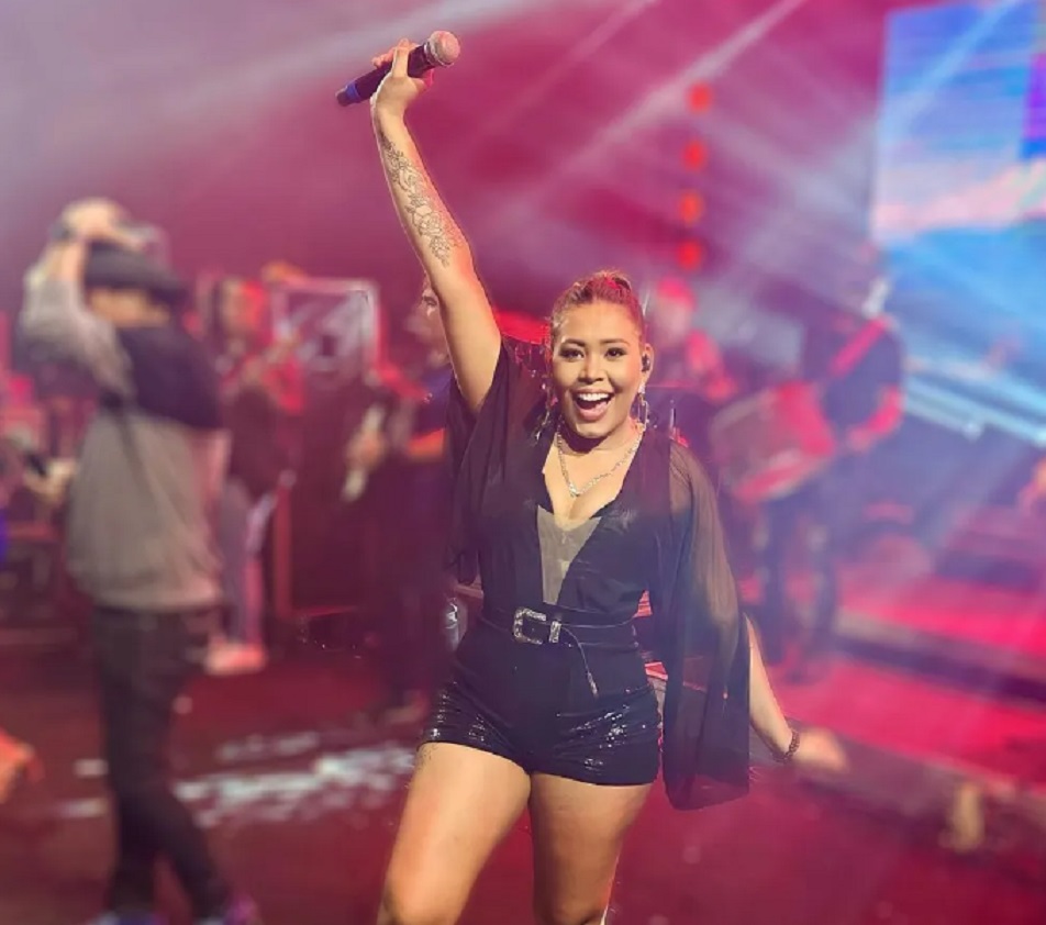 Vocalista do Mastruz com Leite deixa o grupo um ano após ser assediada por colega