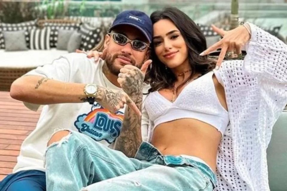 Neymar é visto sem aliança após nova polêmica