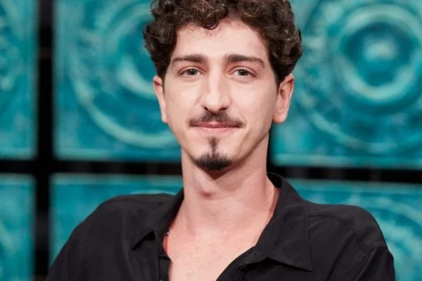 Johnny Massaro abre o jogo sobre solteirice