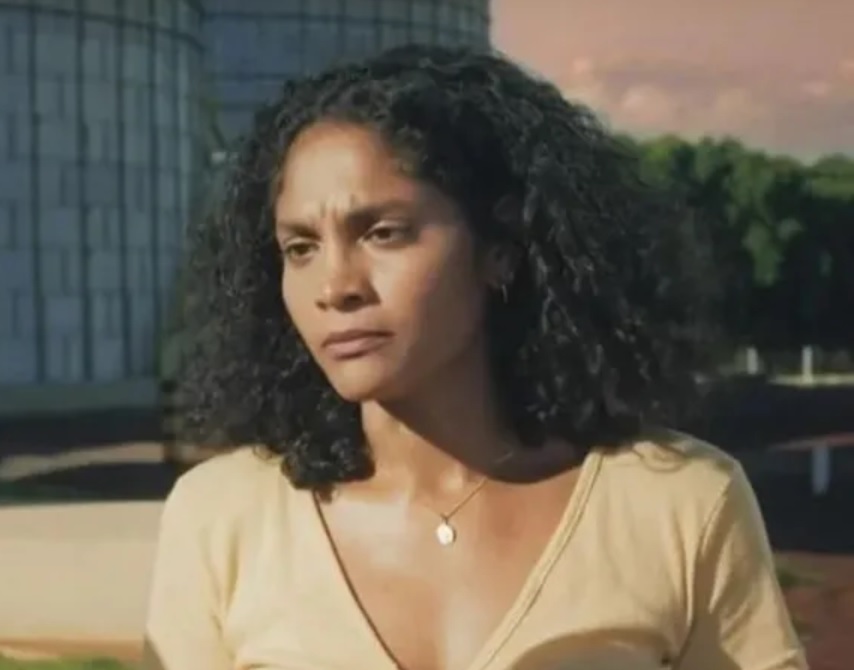 ‘Terra e Paixão’: Aline consegue vitória em disputa de terra com os La Selva