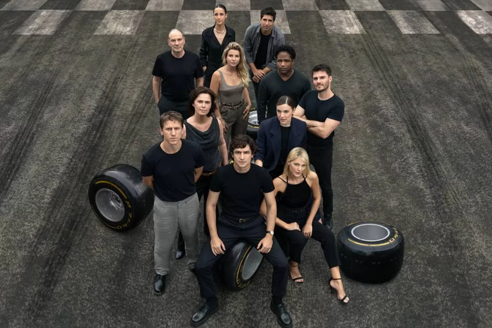 O elenco da série Senna repercutiu na web