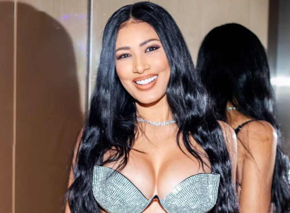 Simaria rebate críticas por fotos sensuais