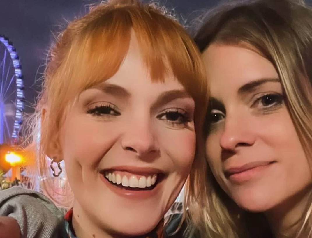 Titi Müller anuncia término do namoro com Lívia Lobato após 2 meses