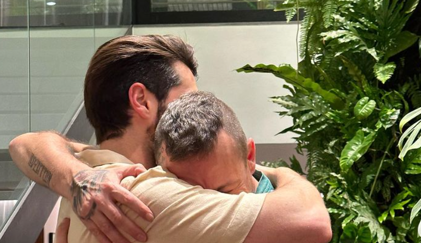 Alok se emociona ao reencontrar o pai