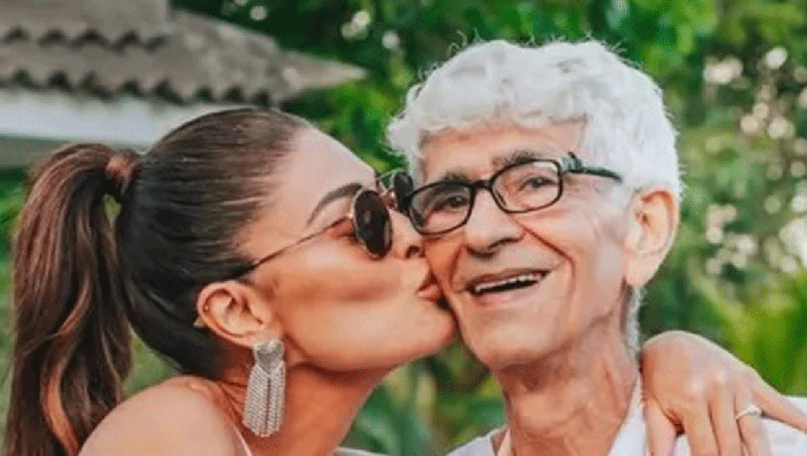 Juliana Paes ao lado do pai, Carlos Henrique
