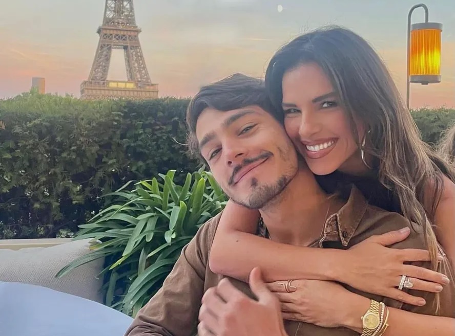 Mariana Rios vive novo romance