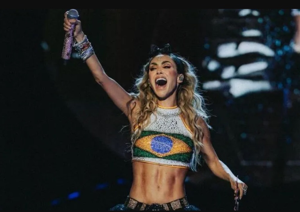 Por recomendação médica, Anahí não participa de show do RBD deste sábado (18)