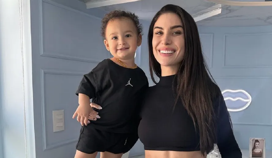 Bianca Andrade e o filho Cris recebem alta