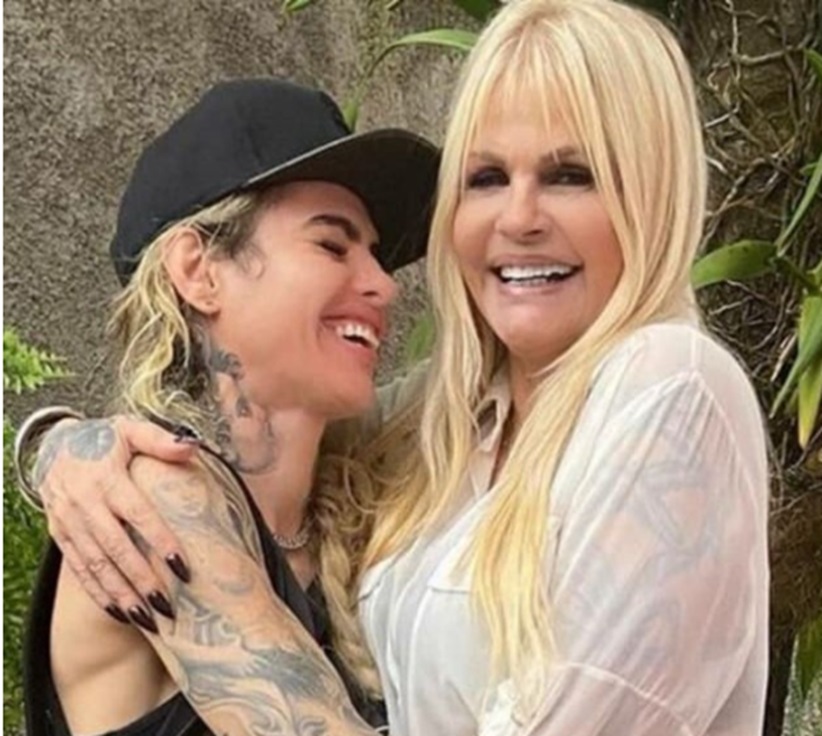 Monique Evans admite que teve ciúmes da noiva com Luísa Sonza