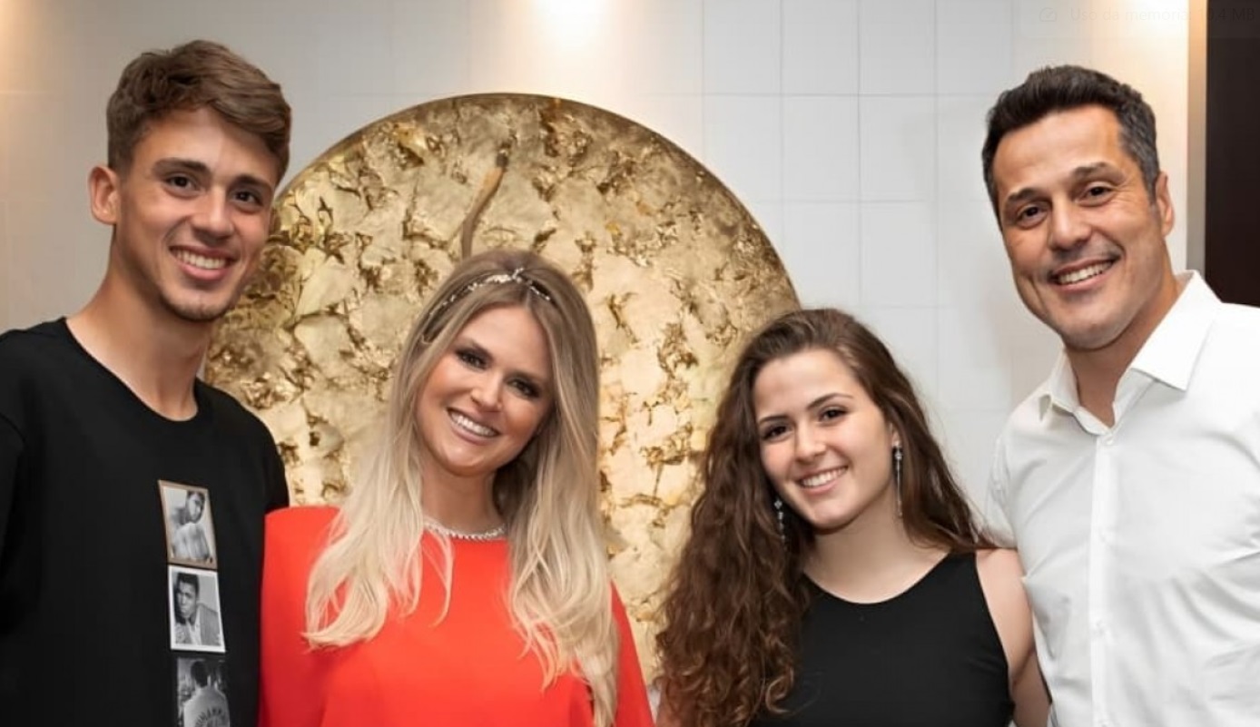 Filha de Susana Werner e Julio Cesar deixa de seguir a mãe após separação