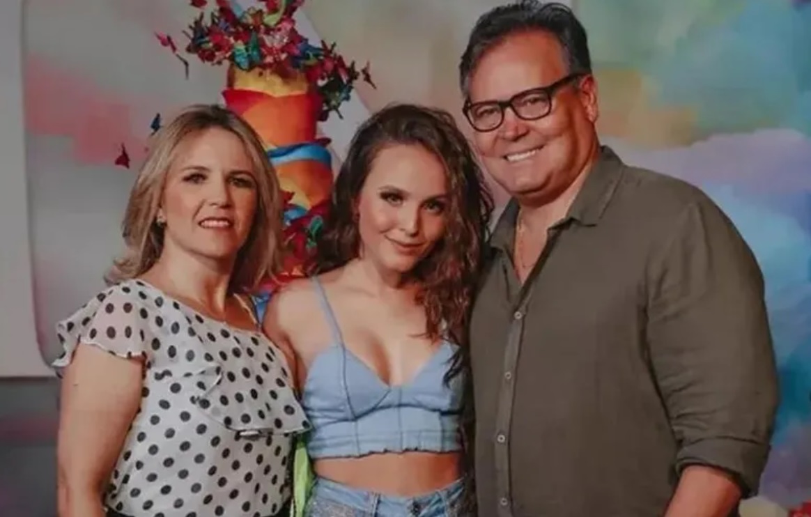 Larissa Manoela posta desabafo após casar sem a presença dos pais