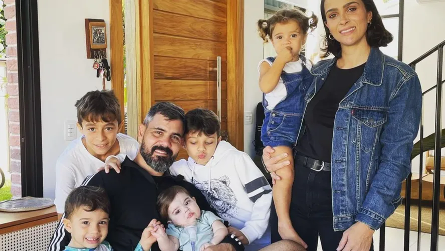 Juliano Cazarré e Letícia já têm seis filhos juntos