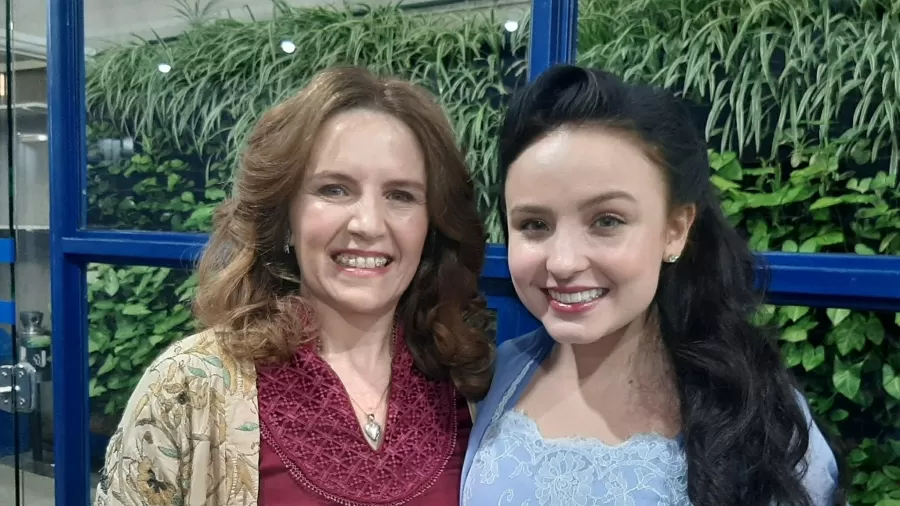 Larissa Manoela e a mãe brigaram por disputa judicial