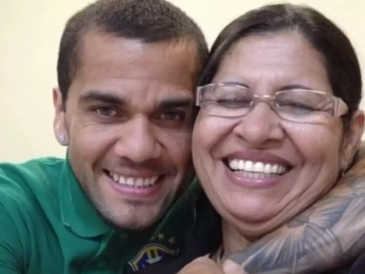 Mãe de Daniel Alves será processada após vazamento de vítima
