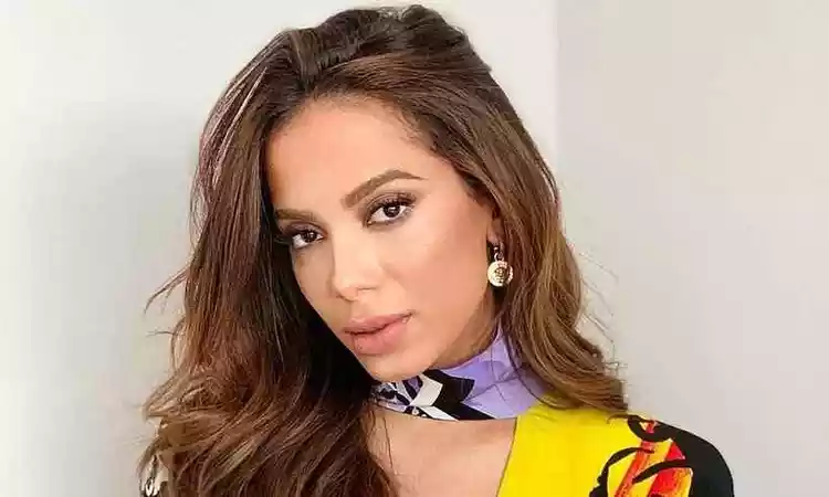 Anitta vive romance com empresário baiano