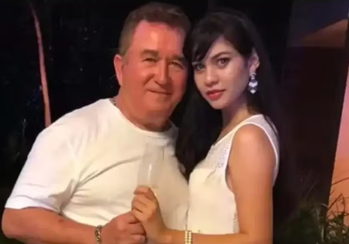 Ex de Amado Batista, 49 anos mais jovem, acusa cantor de traição