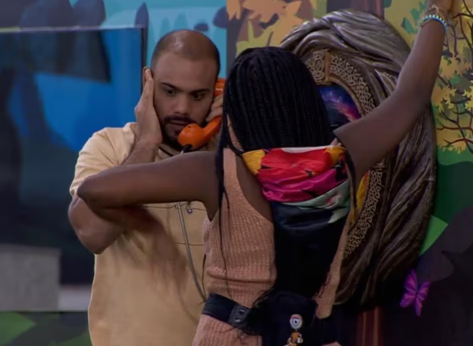 'BBB 24': Marcus Vinicius atende o Big Fone; saiba quem está no Paredão