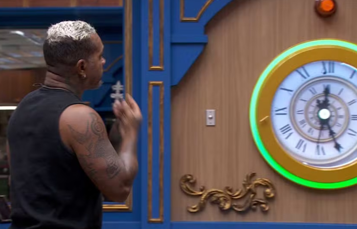 'BBB 24': questionado por Tadeu Schmidt, Rodriguinho brinca sobre desistência do programa