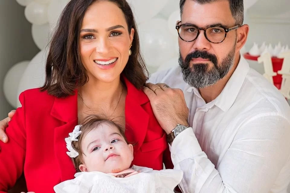 Letícia Cazarré celebra vitória da filha