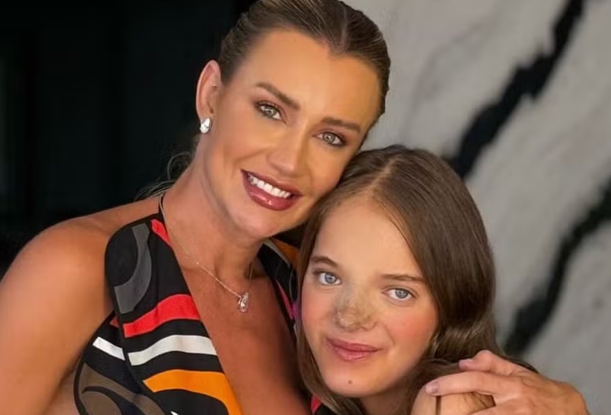 Rafaella Justus exibe pela primeira vez após rinoplastia