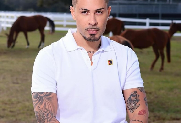 Carlinhos Maia rebate críticas por posar para revista