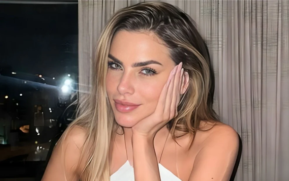 Erika Schneider curtia férias na Bahia