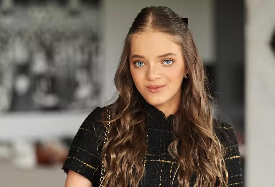 Rafaella Justus repercute na web com cirurgias