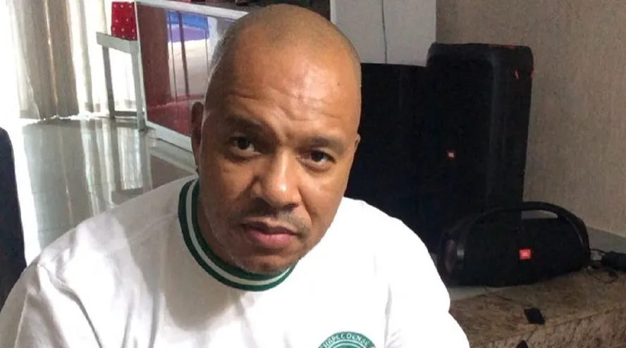 Anderson segue internado no hospital