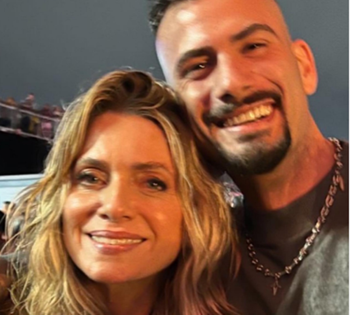 Nizam e Letícia Spiller vivem um affair