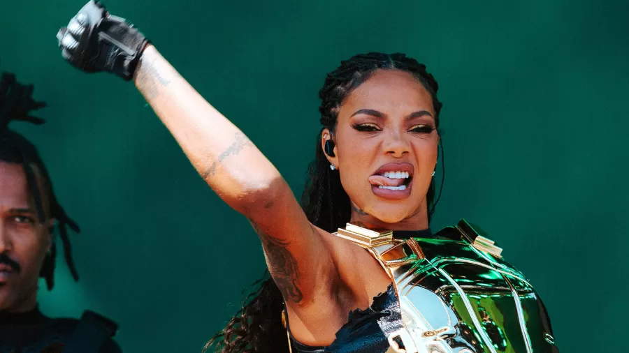 Ludmilla celebra nas redes sociais.