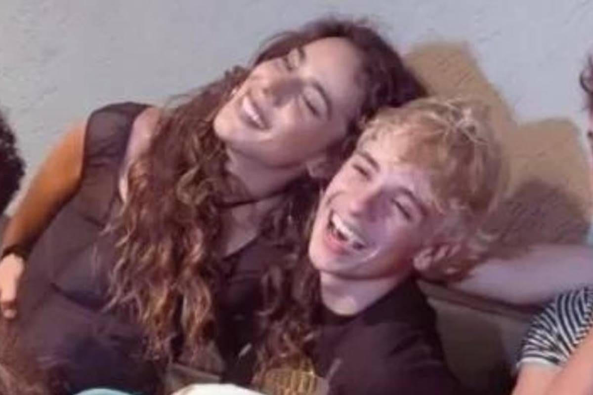 Marina Sena é flagrada aos beijos com Juliano