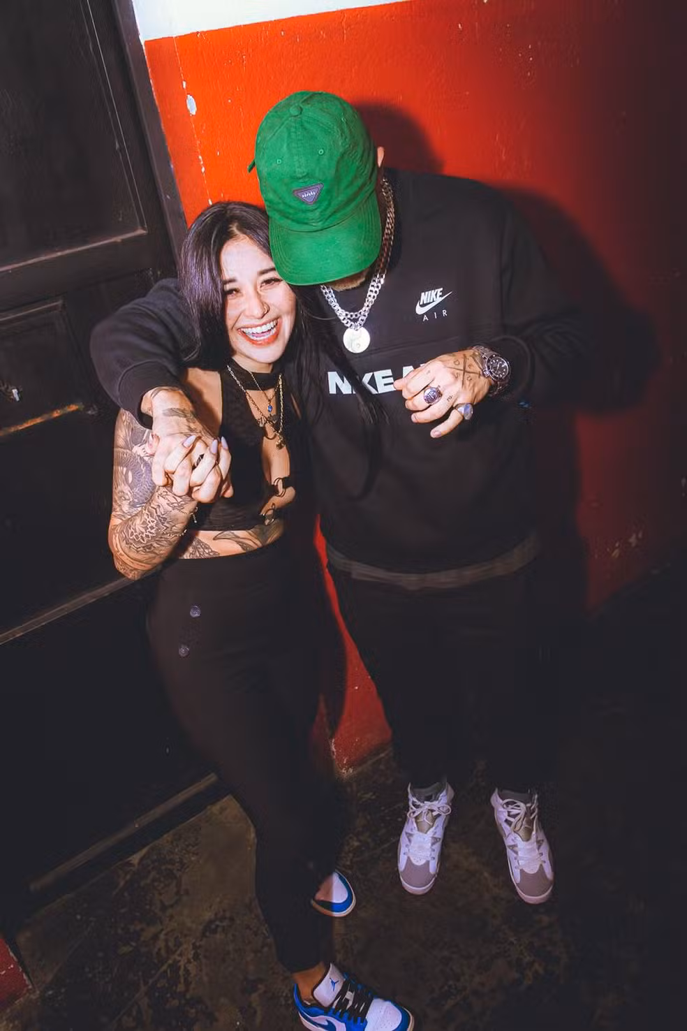 MC Binn revela romance com tatuadora.